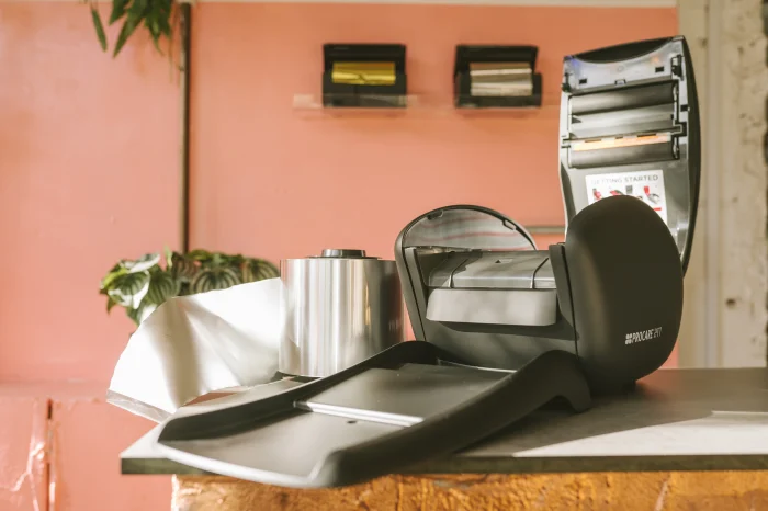 DISPENSER AUTOMAT NEGRU DE TAIAT FOLIE ALUMINIU 